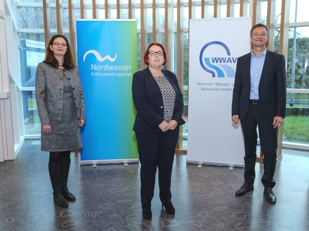 Gruppenfoto Frau Link, Gödke und Herr Altmann