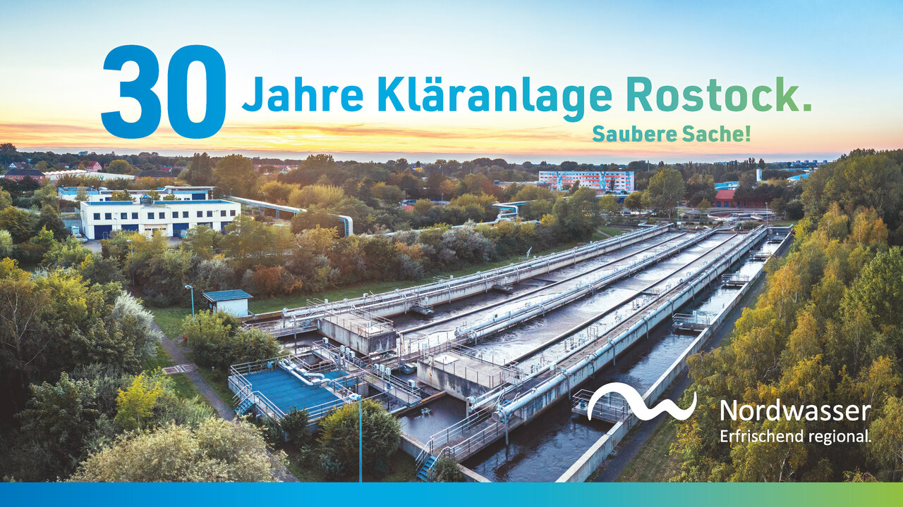 Blick über die Kläranlage, im Vordergrund das Belebungsbecken