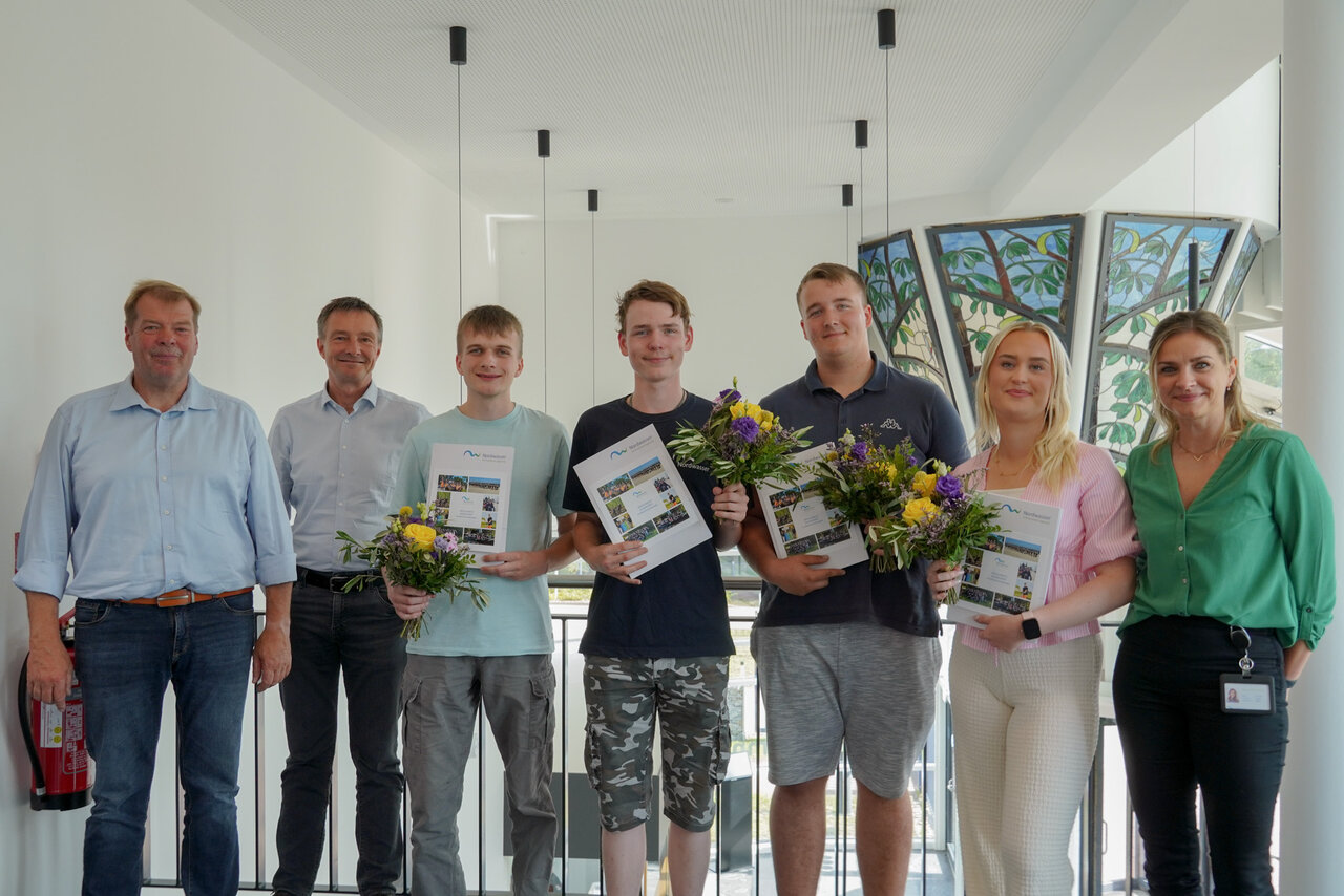 Gruppenfoto von der Zeugnisausgabe