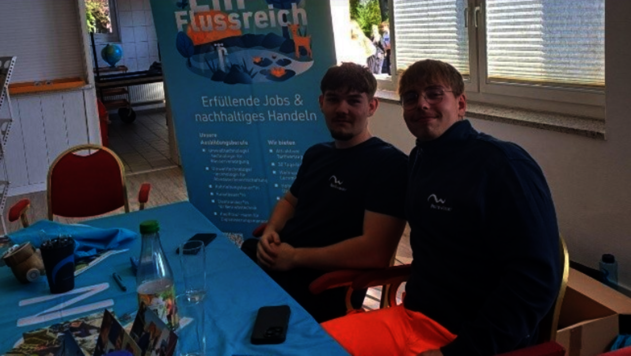 Azubis auf der Schulmesse