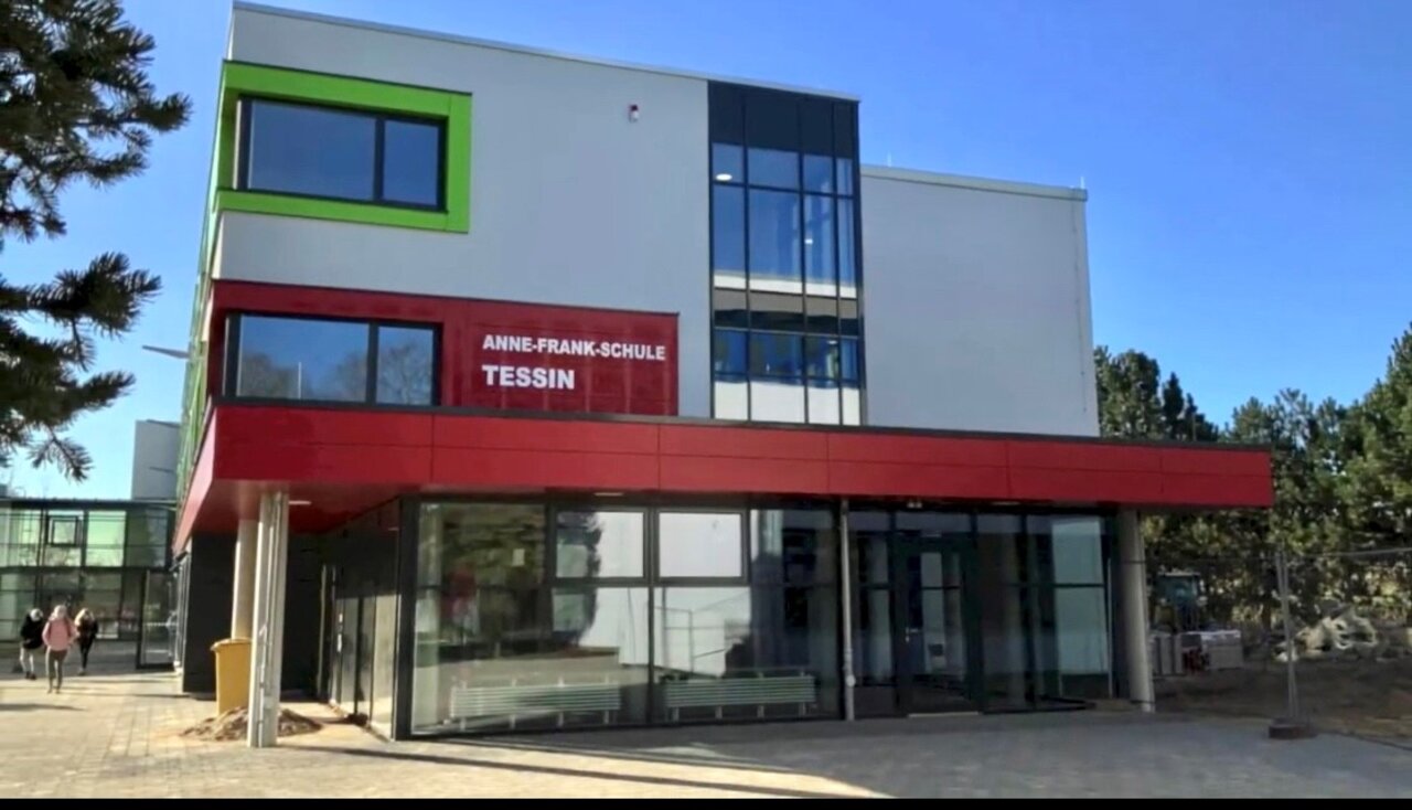 Anne-Frank-Schule Tessin von außen